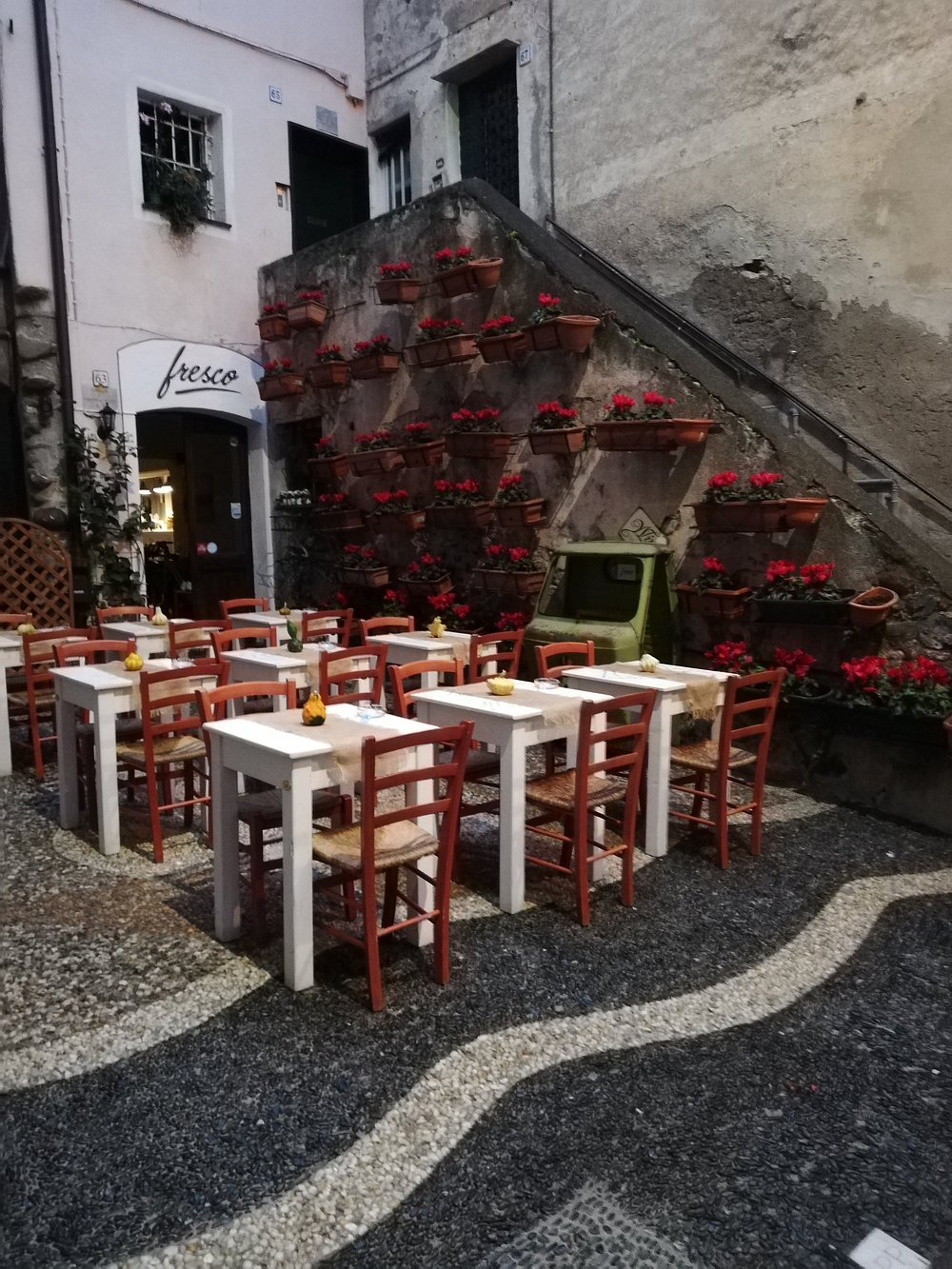 Dettaglio tavoli esterni Fresco